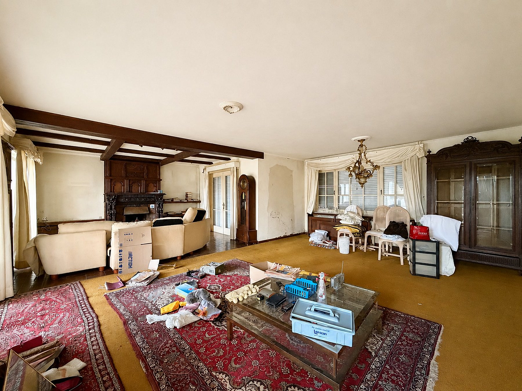 Woonkamer met open haard